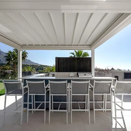 Villa Luxury With Breathtaking Views In By Lodgerstrip *