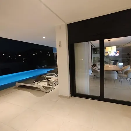 Luxury With Breathtaking Views In By Lodgerstrip Villa