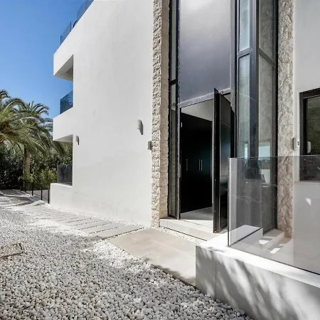 Luxury With Breathtaking Views In By Lodgerstrip Villa