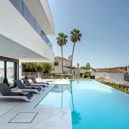 Luxury With Breathtaking Views In By Lodgerstrip